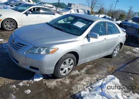 2009 Toyota Camry Le z USA, uszkodzony, nr VIN 4T1BE46K59U268957